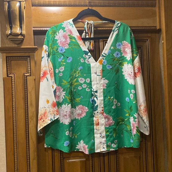 Chenault Green / White Floral Loose Fit Blouse Size Large - Picture 1 of 6